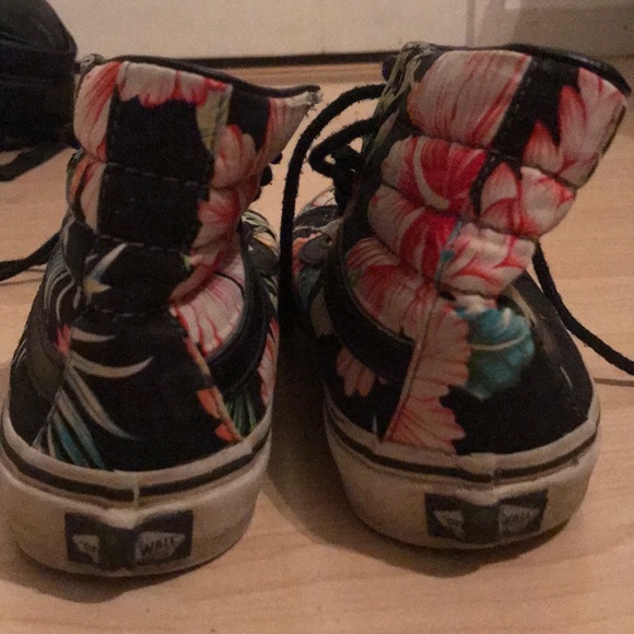 Vans - Picture 3 of 5